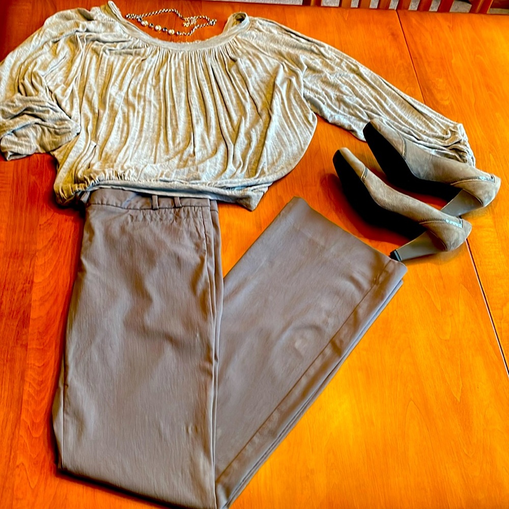 Limited Drew Fit Flare Dress Pants Size 4. Lots of stretch. Perfect condition.